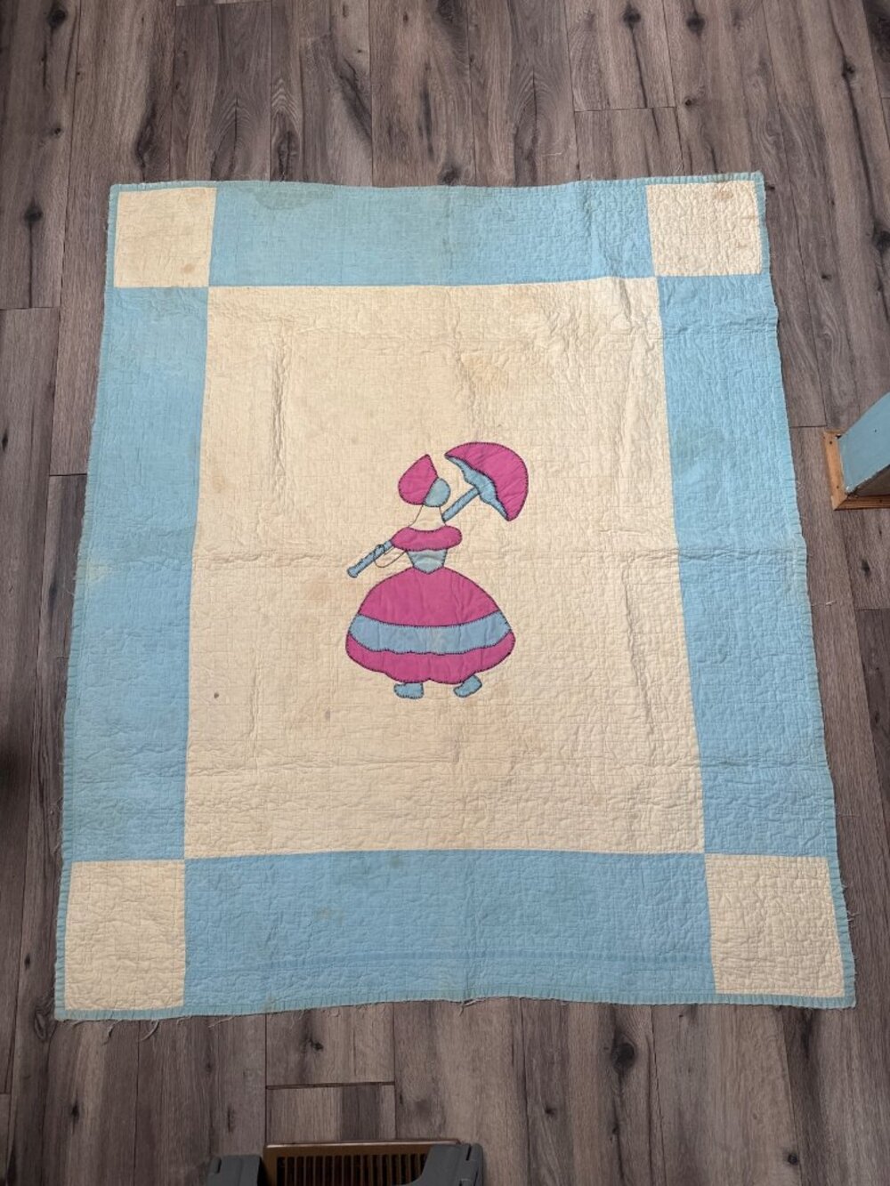 Vintage Quilt Southern Belle Sunbonnet Sue Appliqué Pink Blue Cream Approx. 47"